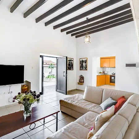 Kamara Boutique By Ezoria 佩亚