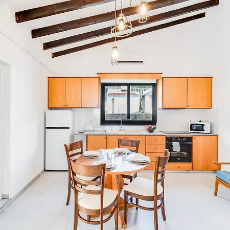 Kamara Boutique By Ezoria * Peyia